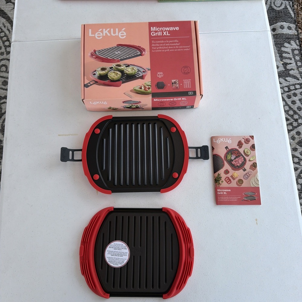 NEW- LEKUE MICROWAVE GRILL XL